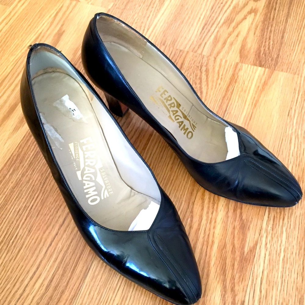 Ferragamo classic Black Patent & Matte Leatherโ Pumps 6.5B